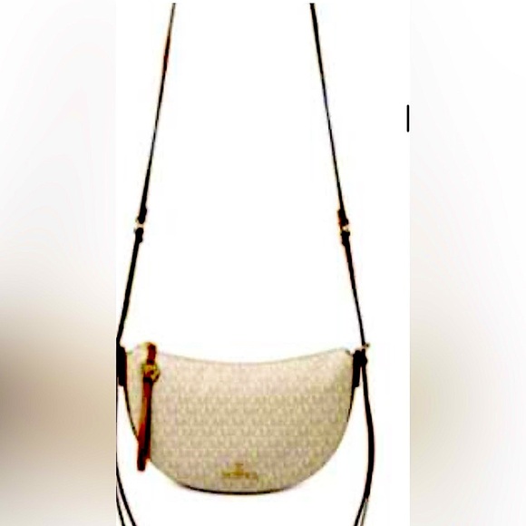 Michael Michael Kors

CAMDEN SMALL MESSENGER BAG - Picture 2 of 11